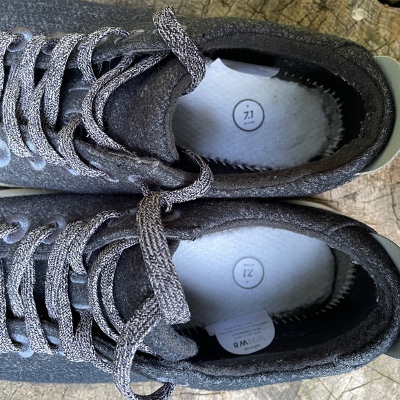 Two Pairs AllBirds Wool Pipers Size 8: One Black and one Brown - Picture 6 of 13